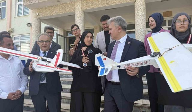 Milletvekili Canbey'den dünya şampiyonlarına tebrik: 'Türkiye Yüzyılı'nı bu gençler inşa edecek'