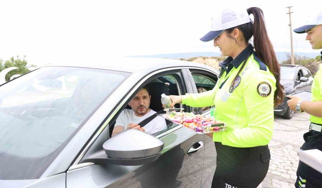 Nevşehir'de polis ekiplerinden tatlı uygulama