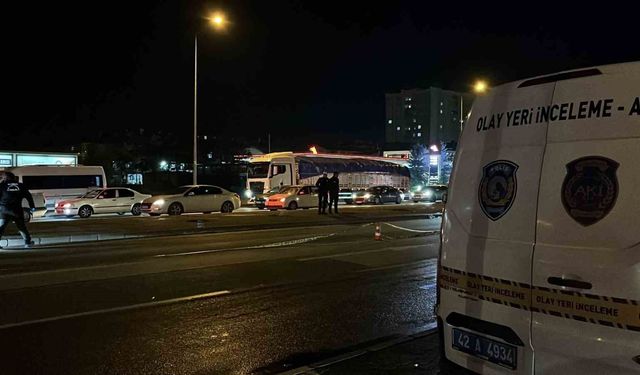 Otomobilin çarptığı kadın hayatını kaybetti