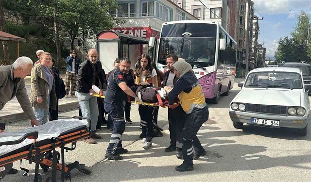 Otomobilin çarptığı kadın yaralandı