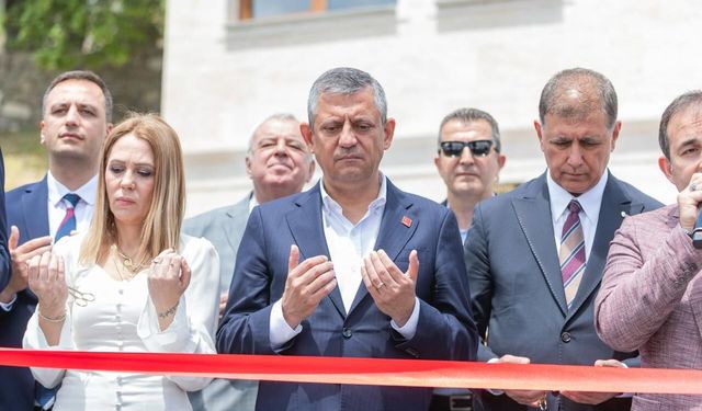 Özgür Özel Bornova'da toplu açılış törenlerine katıldı