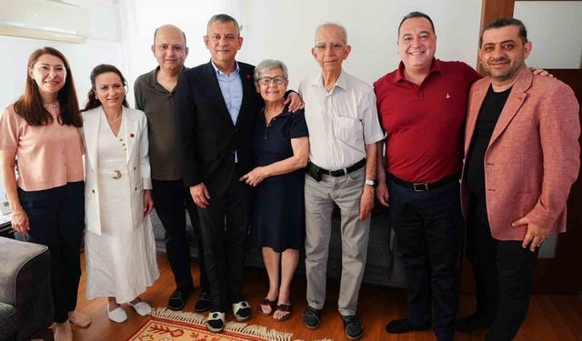 Özgür Özel'den Anneler Günü'nde duygu dolu ziyaret