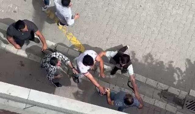 Para vermeden traş oldu, berber 'Bir daha gelme' deyince ortalığı birbirine kattı