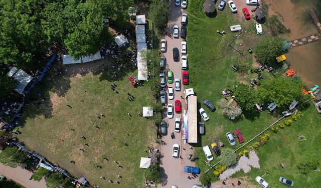 Sakaryalılar Anneler Günü'nde Poyrazlar Gölü'ne akın etti