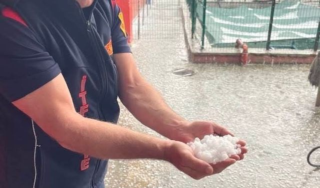 Sandıklı'da dolu yağışı etkili oldu