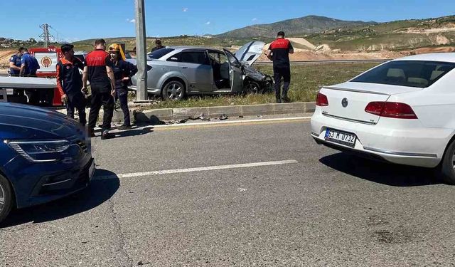 Siirt'te iki otomobil çarpıştı: 6 yaralı