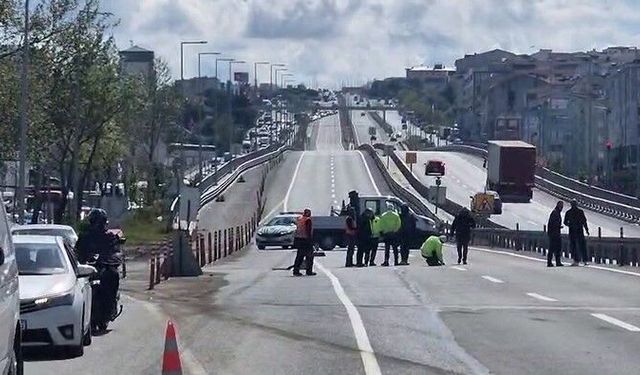 Silivri'de yola dökülen vidalar nedeniyle sürücüler zor anlar yaşadı