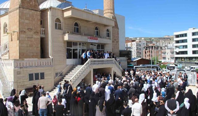 Şırnak'ta 139 hacı adayı kutsal topraklara uğurlandı