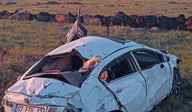 Siverek'te takla atan otomobilde 2'si bebek 5 kişi yaralandı