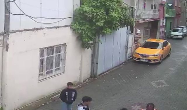 Sokakta yaşayan adamı yumruklayan çocuğa ev hapsi cezası