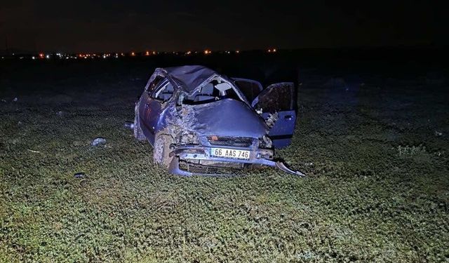 Takla atan otomobil sürücüsü yaralandı