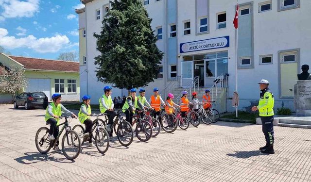 Trafik Haftasında öğrencilere uygulamalı eğitim