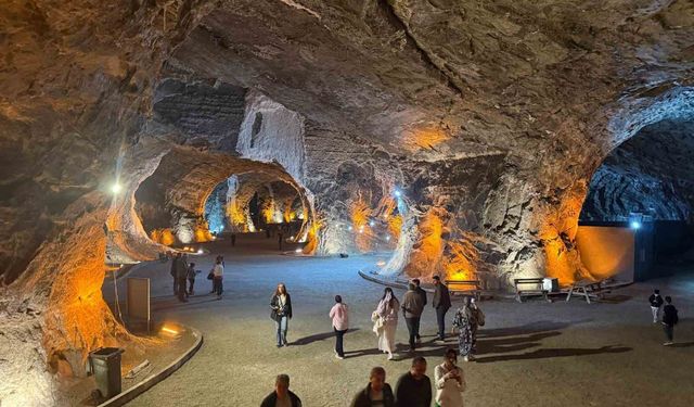 Tuzluca tuz mağaralarında bayram yoğunluğu yaşandı