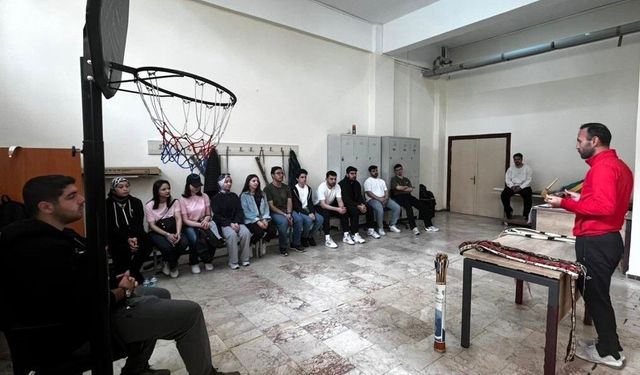 Üniversiteli gençler hem ok attı hem de tarih öğrendi