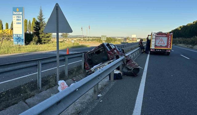 Uşak'ta feci kazada 1 kişi hayatını kaybederken, 2 kişi yaralandı