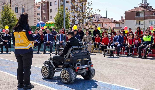 Vali Sözer, 'Trafik Ve İlkyardım Haftası' programına katıldı