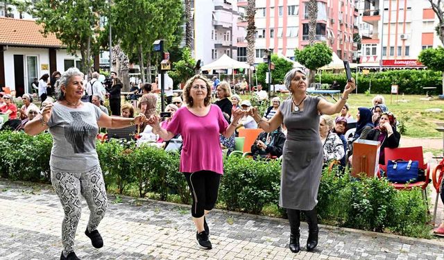 Yaşlı evlerinde bahar şenliği