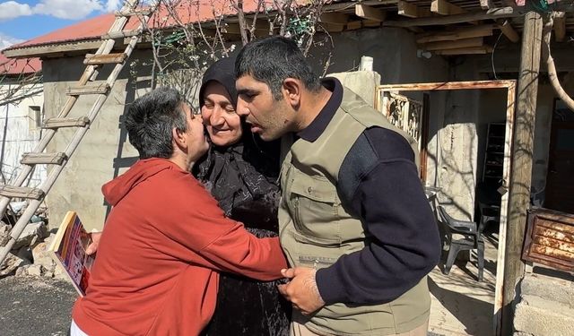 Yüksekova'da bir annenin ömre bedel fedakarlığı: 38 yıldır 4 engelli evladına gözü gibi bakıyor