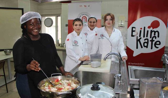 Afrikalı üniversitelilerin favori yemekleri: Yaprak dolması ve mercimek çorbası