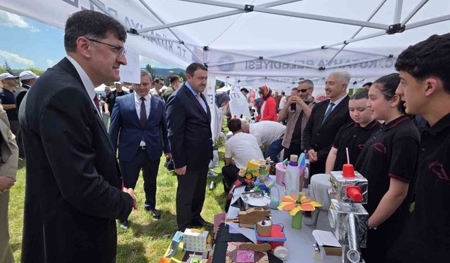 Ahteri İmam Hatip Ortaokulunun geri dönüşüm projeleri sergilendi