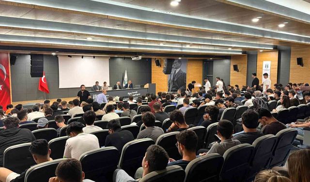 Akademisyenler ve yetkililer öğrenciler için toplandı