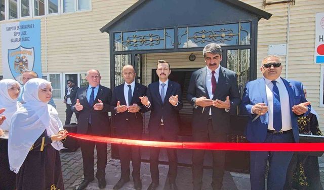 Aşkale'de hayat boyu öğrenme haftası sergisi açıldı