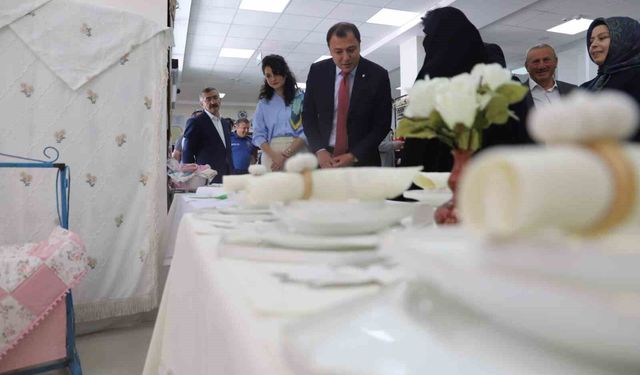 Aydıntepe'de yıl sonu sergisi açıldı