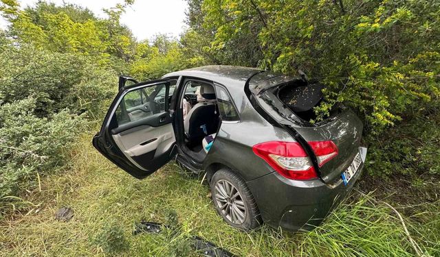 Ayvacık'ta otomobil şarampole yuvarlandı: 2 kişi yaralandı
