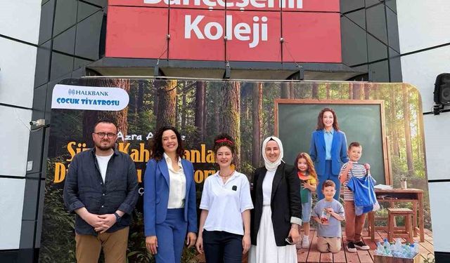 Azra Akın Bahçeşehir Kolejinde