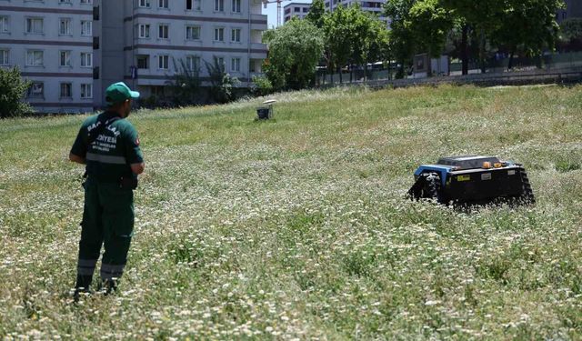 Bağbot ile çim biçmek artık çok kolay