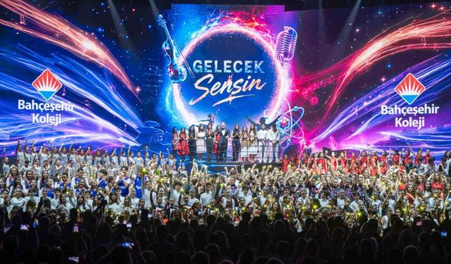 Bahçeşehir Koleji'nden görkemli yıl sonu gösterisi