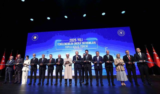 Bakan Bayraktar: '30 milyar dolarlık yatırımla, 30 bin kilometre uzunluğunda elektrik iletim hatları inşa edeceğiz'