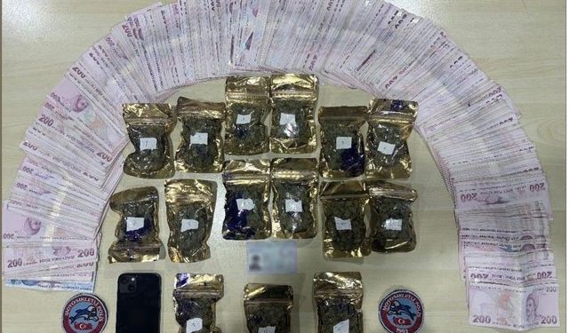 Bakırköy'de aracın torpidosunda zulalanmış uyuşturucu çıktı
