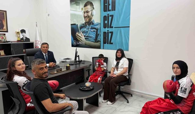 Başarılı sporculardan Beylikova Gençlik ve Spor İlçe Müdürü Gülmez'e ziyaret