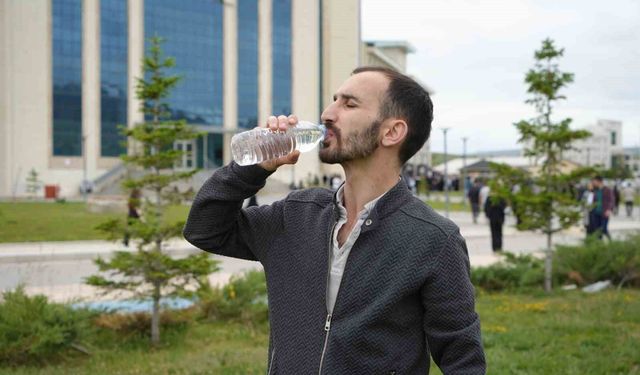 Bayburtlu genç AYT'ye yine okunmuş suyla geldi: 'Kerameti sadece suya bağlamamak lazım'