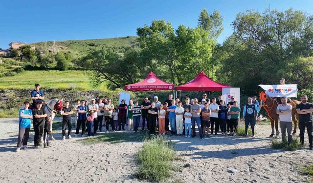 Bayburt'ta DENEYAP öğrencilerine ata sporu cirit tanıtıldı