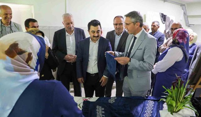 Bayburt'ta kursiyerlerin el emeği ürünleri sergilendi