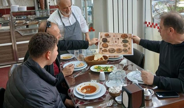 Bayburt'ta lokantalara yöresel lezzetleri tanıtan servis materyalleri dağıtıldı