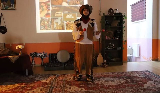 Bayburt'ta öğrenciler farklı kültürleri sahneye taşıdı