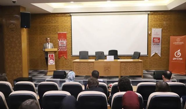 Bayburt'ta öğrenciler rol temelli münazarada yeteneklerini sergiledi