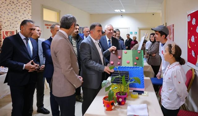 Bayburt'ta özel öğrenciler projelerini bilim fuarında sergiledi