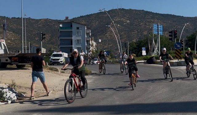 Bayındır'da sağlıklı yaşam için pedal çevirdiler