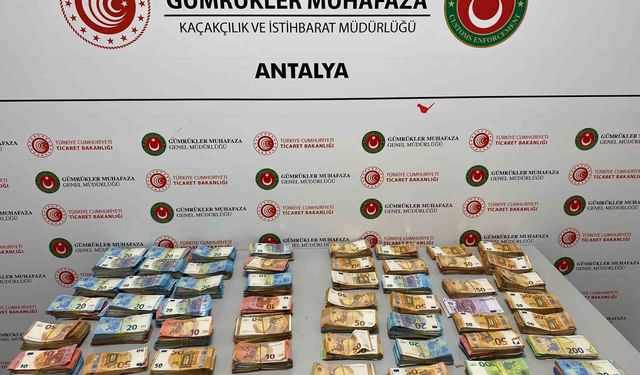 Bebek bezleri içerisine gizlenmiş 20 milyon liradan fazla nakit para ele geçirildi