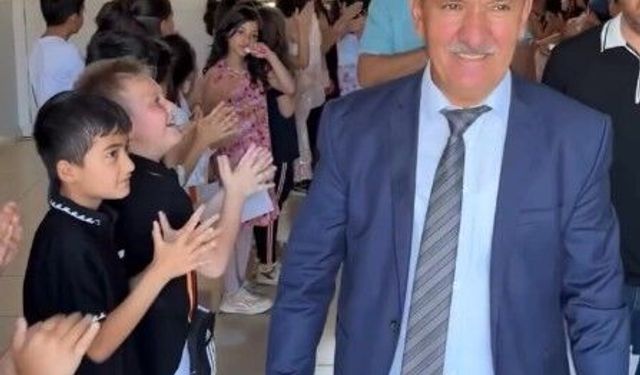 Bir nesli yetiştiren öğretmene anlamlı veda
