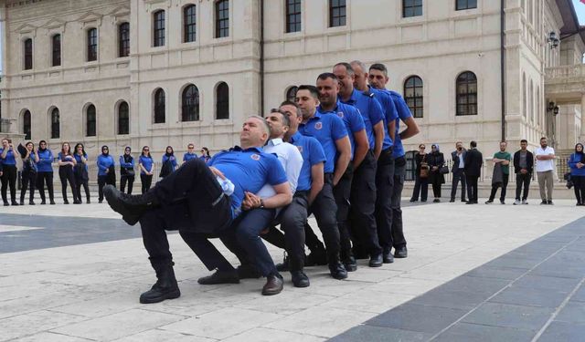 Bir zamanların gardiyanlarından sempatik hareketler
