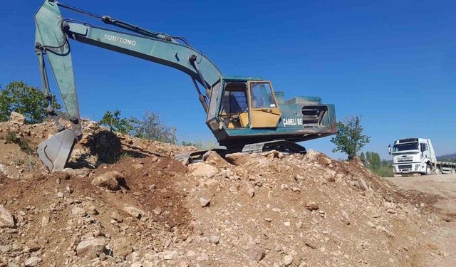 Çameli'nde selin bozduğu arazi yolları bakıma alındı