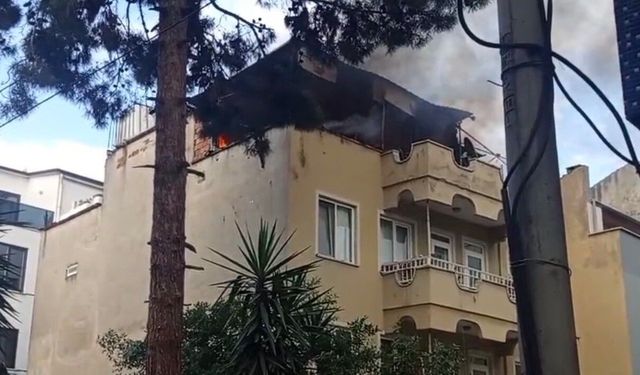 Çatı yangını mahallede paniğe neden oldu