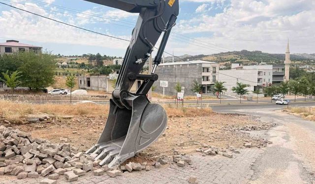 Çermik'te yol yapımı gecikti başkan özür diledi