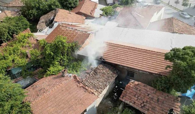 Çorum'da metruk evde çıkan yangın korkuttu