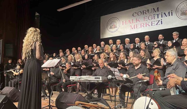 Çorum'da Türk sanat müziği ve Türk halk müziği konseri sanatseverleri mest etti